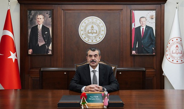 Bakan Tekin, ÖğretmenİZ Dergisi'nin yeni sayısını tanıttı