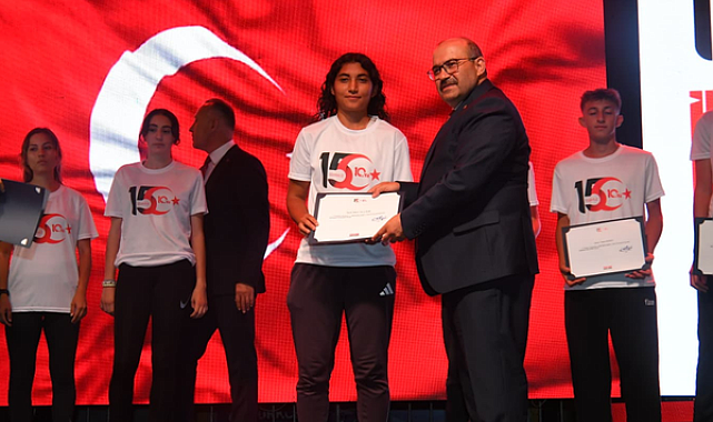 Balıkesir'de 15 Temmuz Demokrasi ve Milli Birlik Günü programı düzenlendi