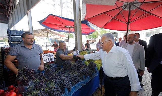 Başkan Büyükkılıç, Hürriyet Pazar Yeri'ni ziyaret etti