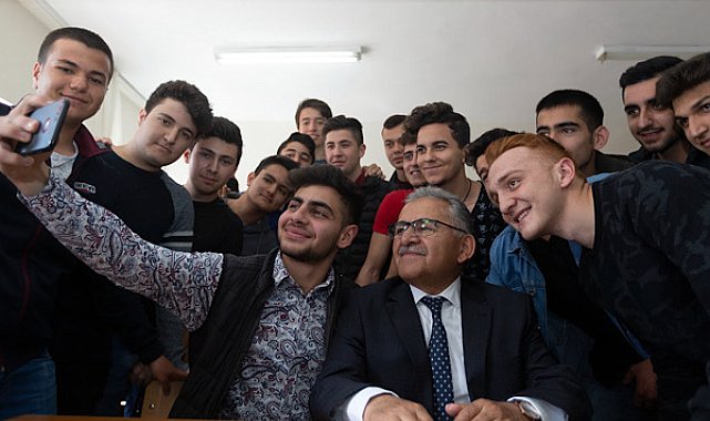 Başkan Büyükkılıç'tan üniversite adaylarına Kayseri daveti