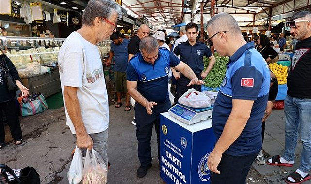 Buca Belediyesi'nden semt pazarlarında tartı kontrolü uygulaması