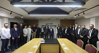 Büyükkılıç, ziyaretçilerini makamında kabul etti