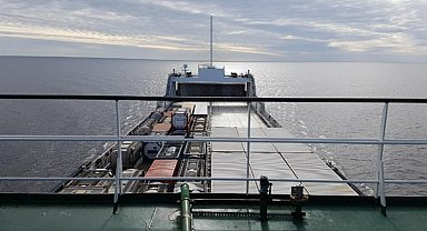 İstanbul Türkeli açıklarında arızalanan kuru yük gemisi güvenli bölgeye çekildi
