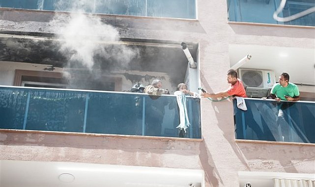 İzmir'de apartman yangınında 10 kişi kurtarıldı