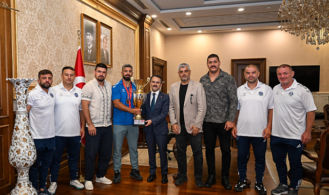 Koaceli Valisi Aktaş, Kocaeli Kağıtspor'un Başpehlivanlarını ağırladı
