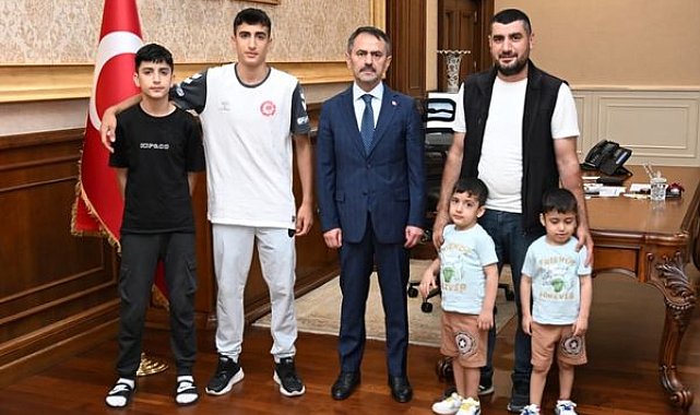 Minikler Türkiye Şampiyonu Ali Osman Can'dan Vali Aktaş'a ziyaret