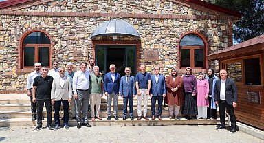 Vali Aktaş, Kartepe'deki aşure etkinliğine katıldı
