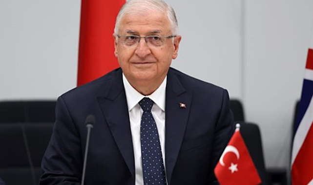 Bakan Güler ve TSK komuta kademesi anıt mezarlığı ziyaret etti