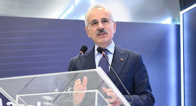 Bakan Uraloğlu: Yerli lokomotif DE 10000 Afrika raylarına doğru yola çıktı