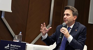 Bayraktar, Küresel Sistemin Kırılma Noktası: Enerji Diplomasisi paneline katıldı
