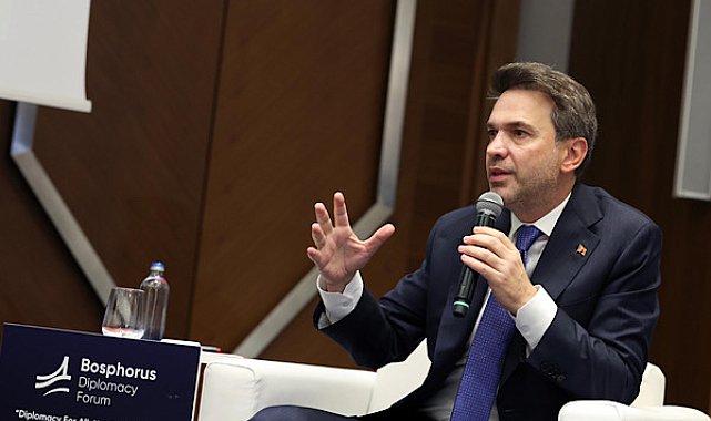 Bayraktar, Küresel Sistemin Kırılma Noktası: Enerji Diplomasisi paneline katıldı