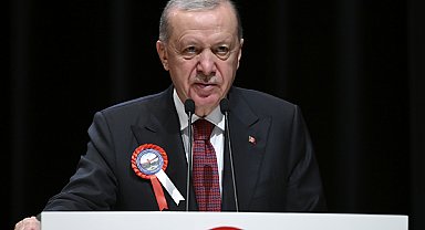 Cumhurbaşkanı Erdoğan, Ahlat Selçuklu Kabristanı’nı ziyaret etti