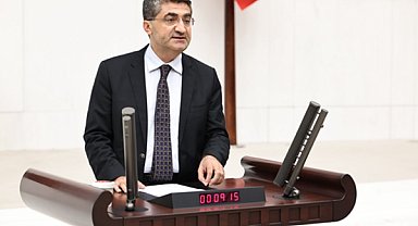 Ekmen: Artık kimsenin süreci sürüncemede bırakma lüksü yoktur