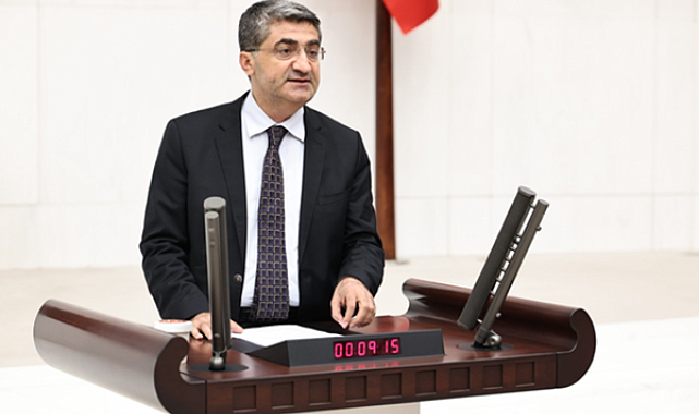 Ekmen: Artık kimsenin süreci sürüncemede bırakma lüksü yoktur