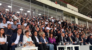 Eşbaşkan Bucak, Amedspor-Erzurumspor maçını tribünden izledi