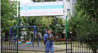 Giresun'da park ve bahçelerde temizlik çalışmaları sürüyor