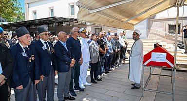 Kocaeli Valisi Aktaş, Kıbrıs Gazisi Hasan Ahtan Erencan'ın cenaze törenine katıldı