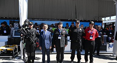 Vali Aktaş, “TEKNOFEST Mavi Vatan” alanındaki İçişleri Bakanlığı stantlarını ziyaret etti