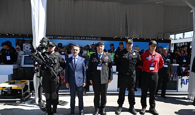 Vali Aktaş, “TEKNOFEST Mavi Vatan” alanındaki İçişleri Bakanlığı stantlarını ziyaret etti