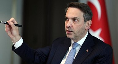 Bakan Bayraktar, şehit ailelerini ziyaret etti
