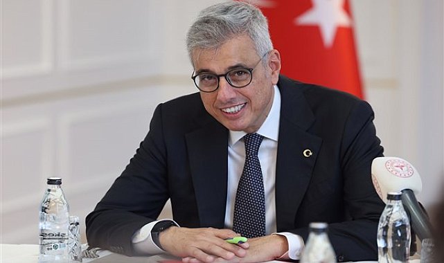 Bakan Memişoğlu, dereceyle tıp fakültesine giren öğrencilerle buluştu