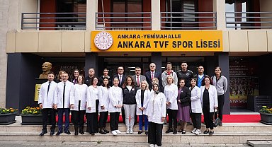 Bakan Tekin, dünya şampiyonu öğrencilerle Ankara TVF Spor Lisesinde buluştu