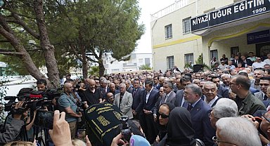 Burhan Özfatura son yolculuğuna uğurlandı