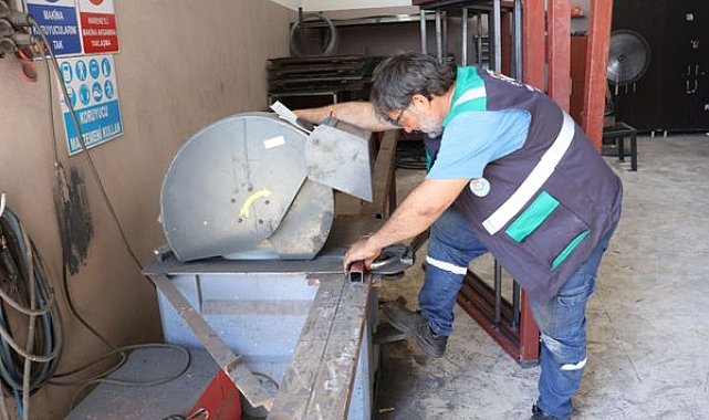 Haliliye Belediyesi kent mobilyalarını kendi atölyelerinde üretiyor