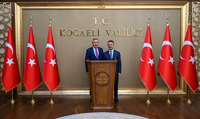 Kamu Denetçisi emekli Vali Yılmaz, Kocaeli Valisi Aktaş'ı ziyaret etti