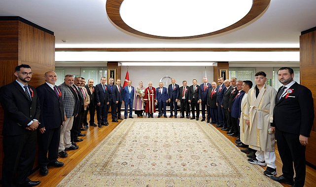Kayseri’de yılın ahileri ve kutlama heyeti Başkan Büyükkılıç’ı ziyaret etti
