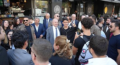Özdağ, Bornova Küçükpark’ta vatandaşlarla bir araya geldi
