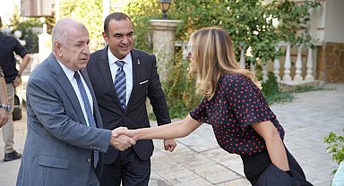 Özdağ, Burhan Özfatura’nın ailesine taziye ziyaretinde bulundu