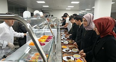 Ümraniye’de öğrencilere ücretsiz yemek