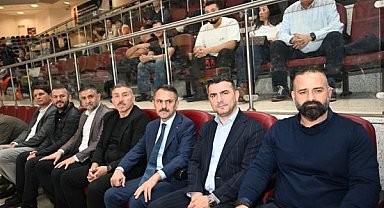 Vali Aktaş, Biotekno Körfez Basket’in maçını izledi