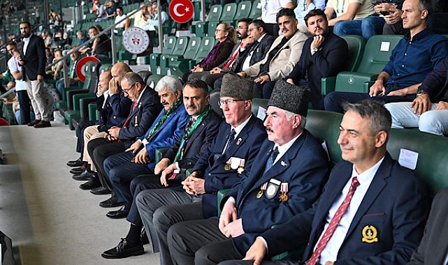 Vali Aktaş, Kocaelispor-Gaziantep FK maçını gazilerle izledi