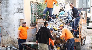 Antalya’da hurdacılara yönelik operasyonda 15 kamyon atık kaldırıldı