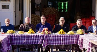 Başkan Köse ve hal esnafı kahvaltıda bir araya geldi