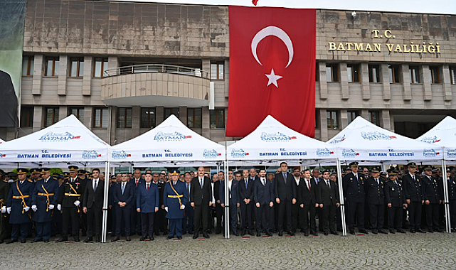Batman’da Cumhuriyet Bayramı için çelenk töreni düzenlendi