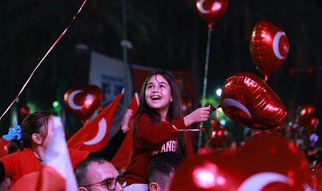 Bodrum’da Cumhuriyet Bayramı coşkusu meydanlara taştı