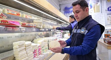 Buca’da 109,5 kilogram tarihi geçmiş gıda ele geçirildi