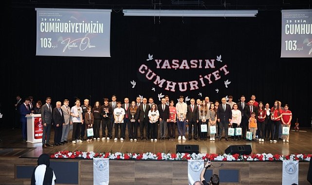 Cumhuriyet Bayramı Çayırova’da törenle kutlandı