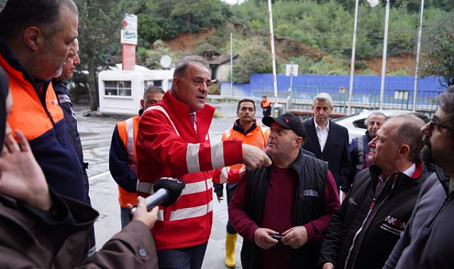 İBB Başkanvekili Aslan, selden etkilenen bölgelerde incelemelerde bulundu