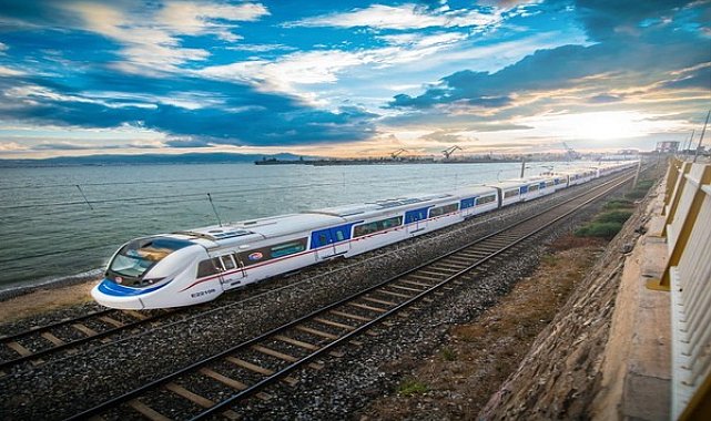 İzmir’de toplu ulaşım ve kent projeleri karara bağlandı