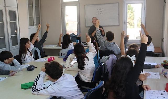 İzmit Belediyesi Mahalle Etütleriyle öğrencileri LGS'ye hazırlıyor