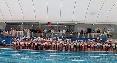 İzmit Belediyesinin yüzme eğitimini 235 dezavantajlı birey tamamladı