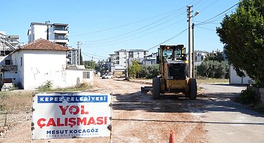 Kepez'de bozulan yollar yenileniyor