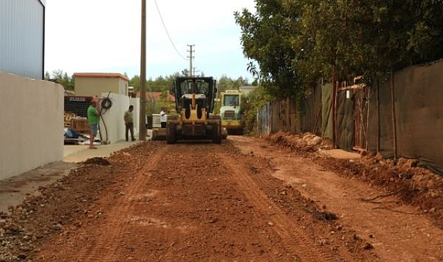 Kepez’de Çamlıca Mahallesi’nin yolunda asfalt hazırlığı tamamlandı