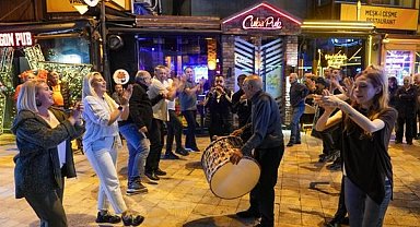 Maltepe’de Cumhuriyet’in 103’üncü yılı mübadil davuluyla kutlandı