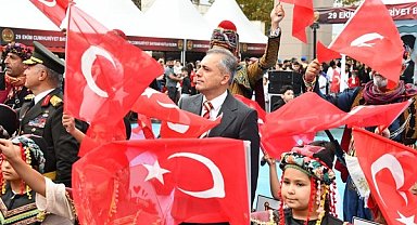 Osmaniye’de Cumhuriyet Bayramı geçit töreniyle kutlandı