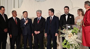 Vali Aktaş, Dilay ve Doğukan çiftinin nikah törenine katıldı